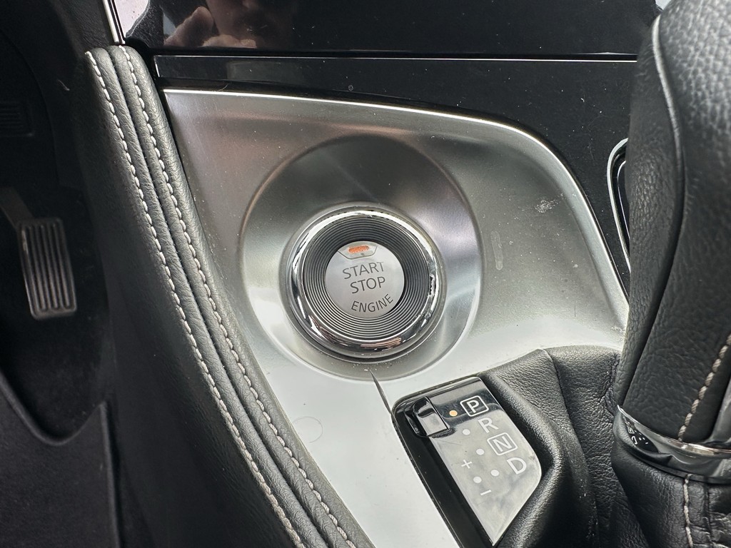Nissan Maxima Vehicle Full-screen Gallery Image 25