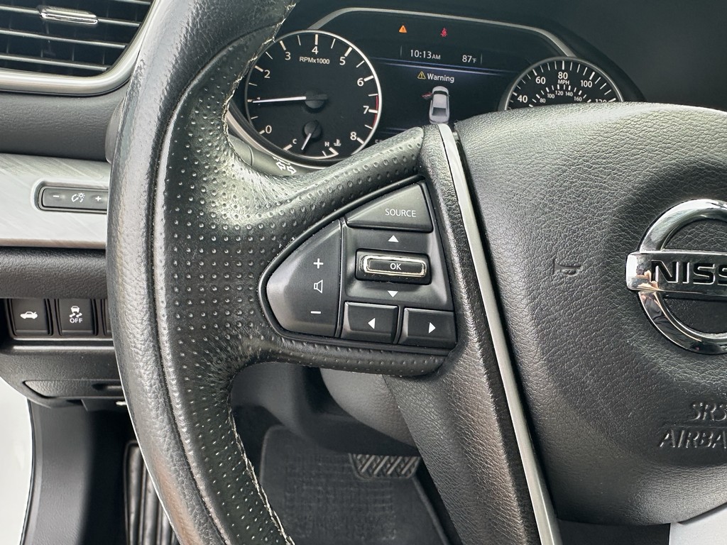 Nissan Maxima Vehicle Full-screen Gallery Image 28