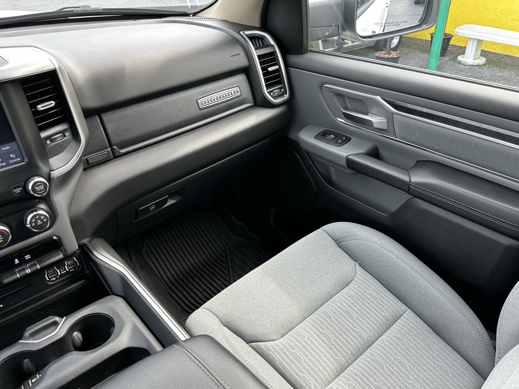 Ram 1500 Vehicle Full-screen Gallery Image 14