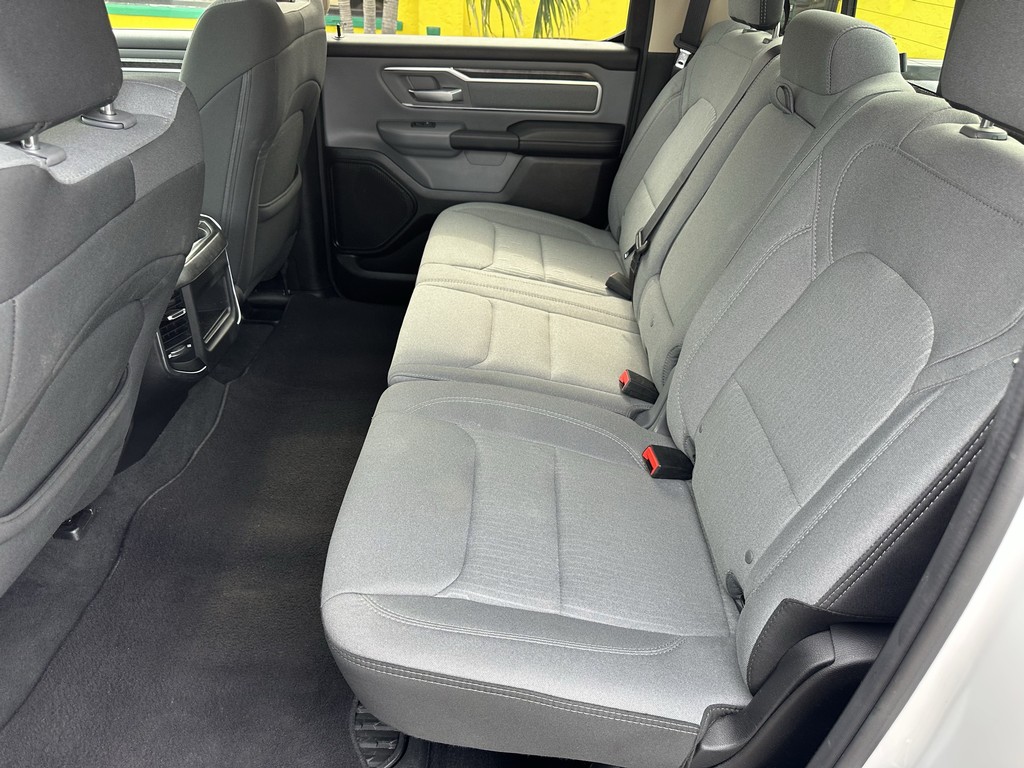 Ram 1500 Vehicle Full-screen Gallery Image 17