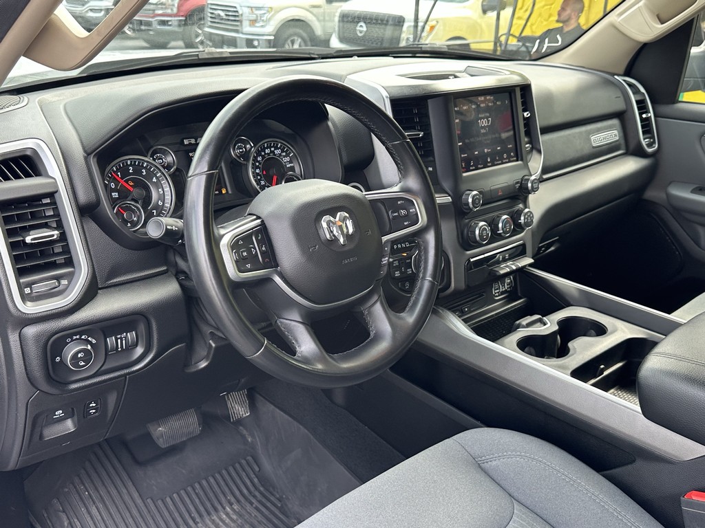 Ram 1500 Vehicle Full-screen Gallery Image 18
