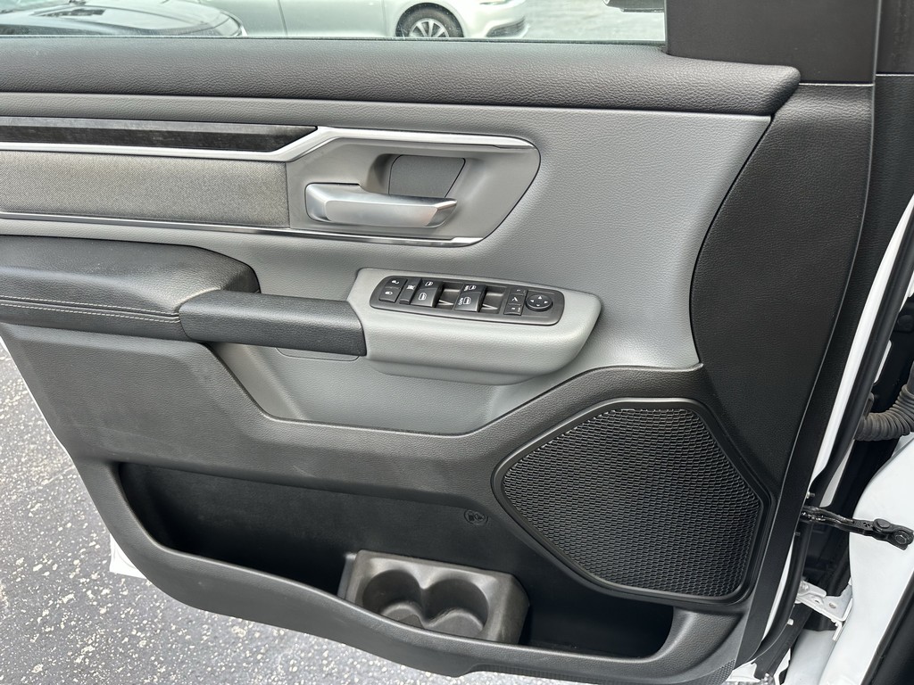 Ram 1500 Vehicle Full-screen Gallery Image 22
