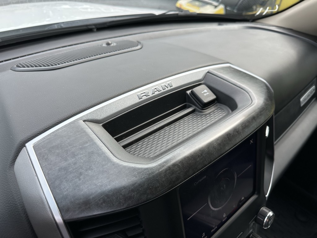 Ram 1500 Vehicle Full-screen Gallery Image 29