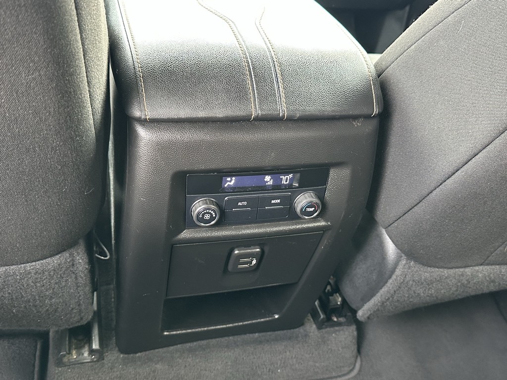 Chevrolet Traverse Vehicle Full-screen Gallery Image 12
