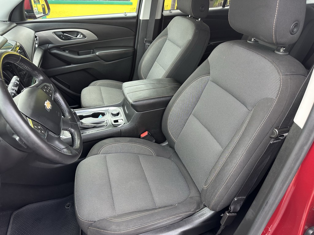 Chevrolet Traverse Vehicle Full-screen Gallery Image 17