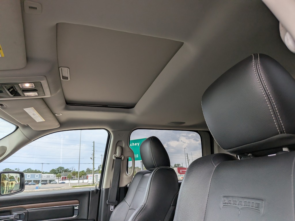 Ram 1500 Vehicle Full-screen Gallery Image 12