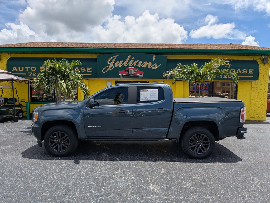 GMC Canyon Vehicle Full-screen Gallery Image 02