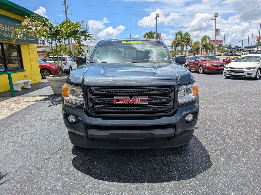 GMC Canyon Vehicle Full-screen Gallery Image 05