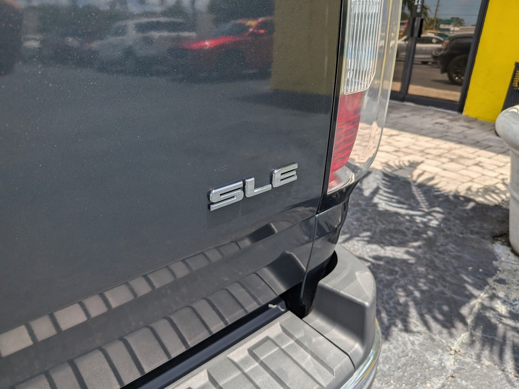 GMC Canyon Vehicle Full-screen Gallery Image 09