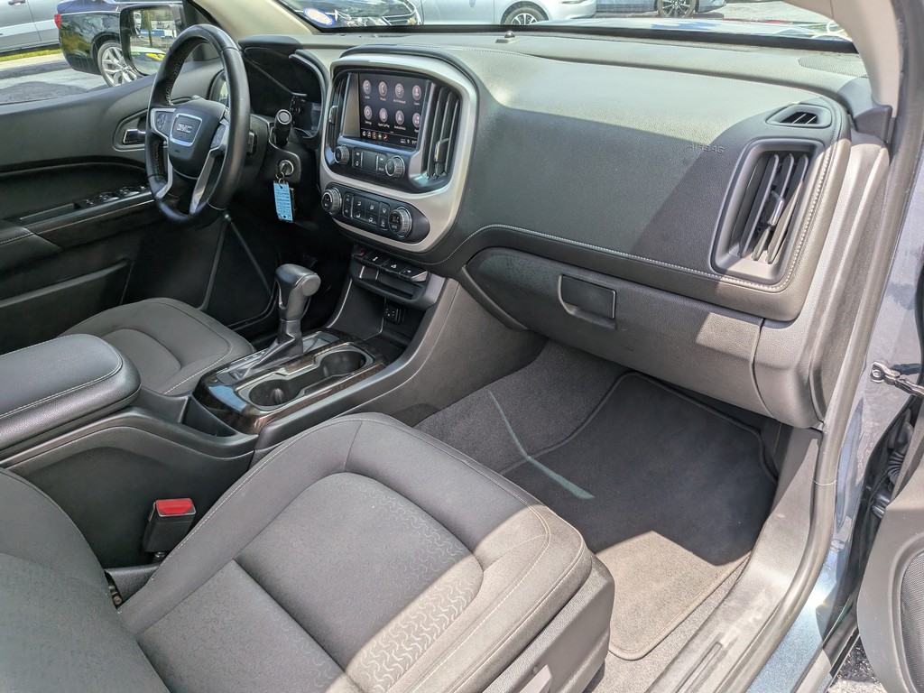 GMC Canyon Vehicle Full-screen Gallery Image 10