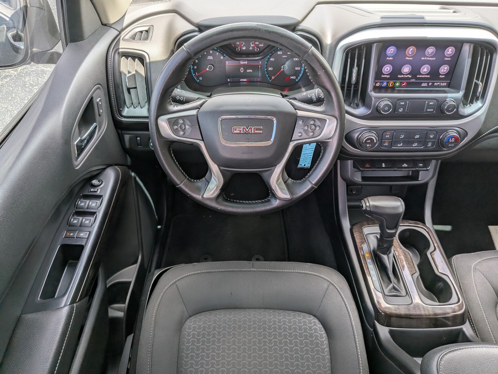 GMC Canyon Vehicle Full-screen Gallery Image 12