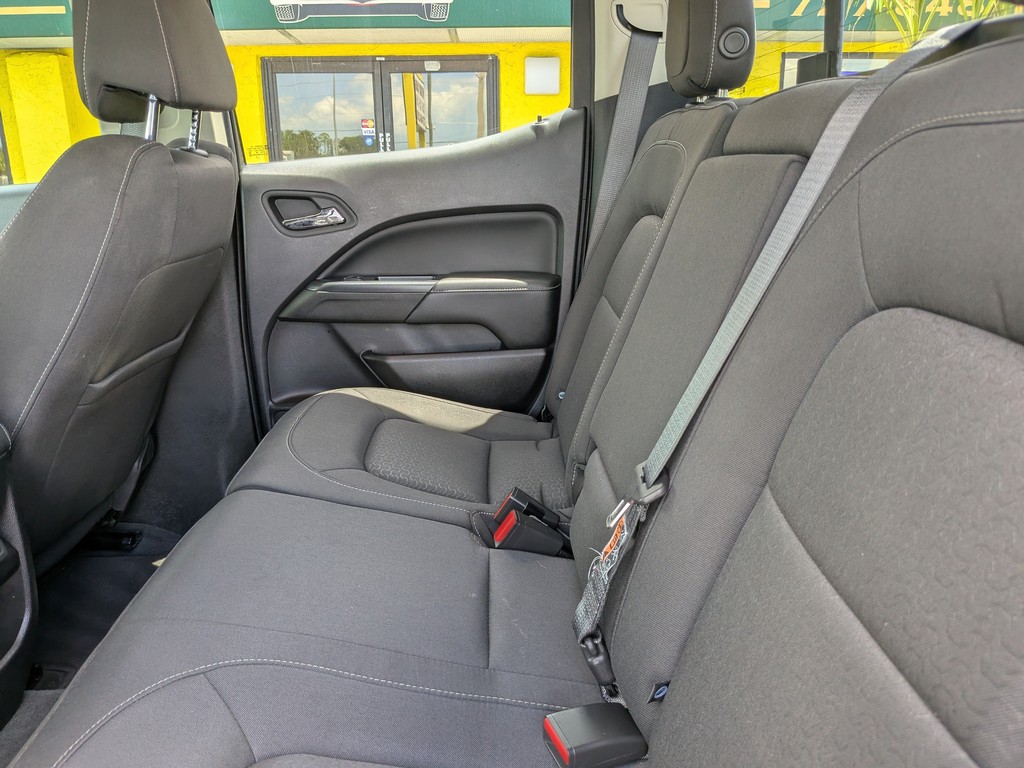 GMC Canyon Vehicle Full-screen Gallery Image 15