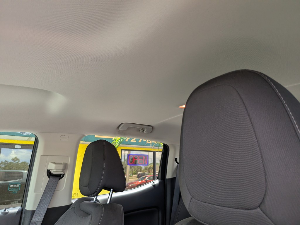GMC Canyon Vehicle Full-screen Gallery Image 18