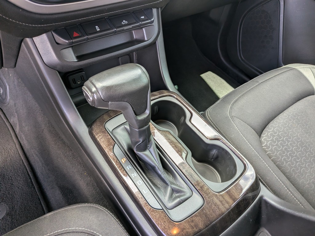 GMC Canyon Vehicle Full-screen Gallery Image 22