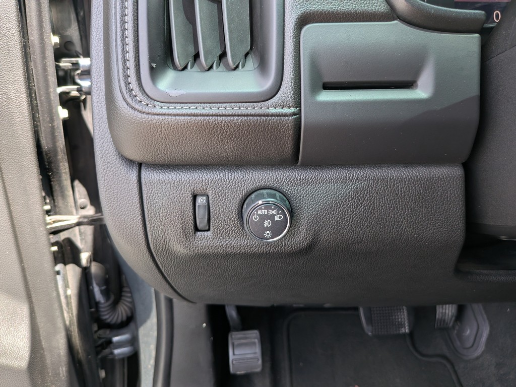 GMC Canyon Vehicle Full-screen Gallery Image 23
