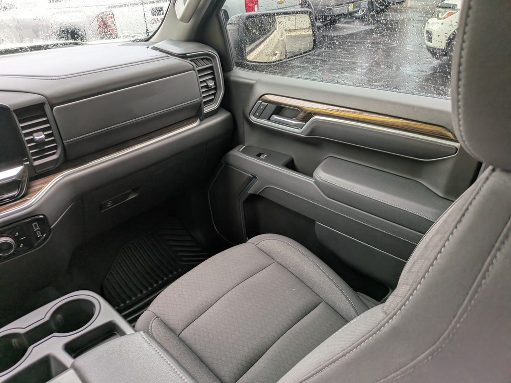 Chevrolet Silverado 1500 Vehicle Full-screen Gallery Image 12