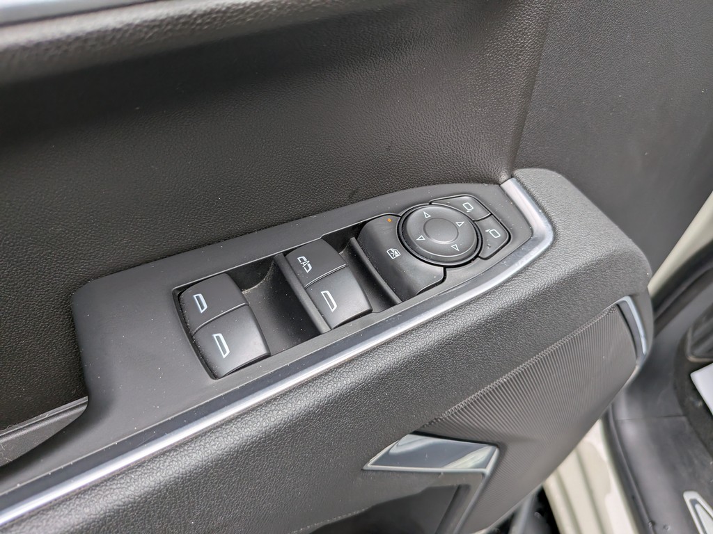 Chevrolet Silverado 1500 Vehicle Full-screen Gallery Image 14