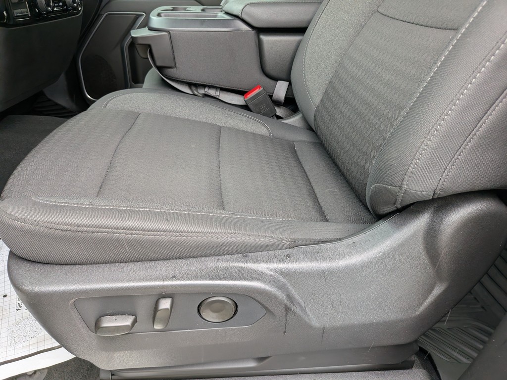 Chevrolet Silverado 1500 Vehicle Full-screen Gallery Image 15
