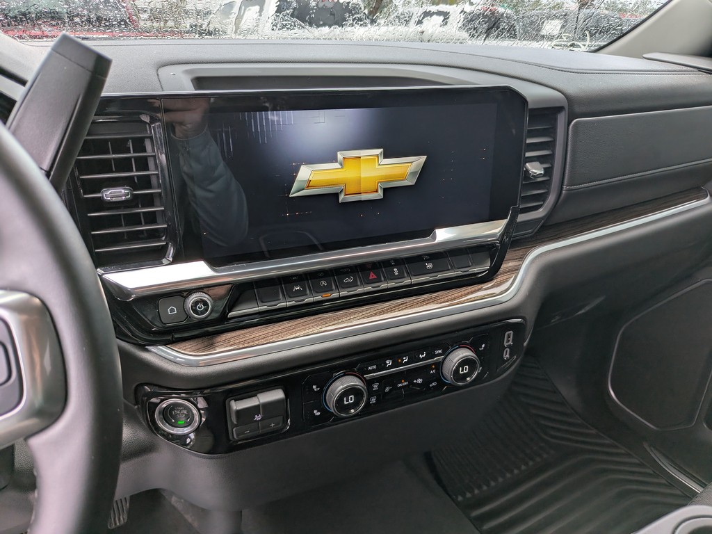 Chevrolet Silverado 1500 Vehicle Full-screen Gallery Image 17