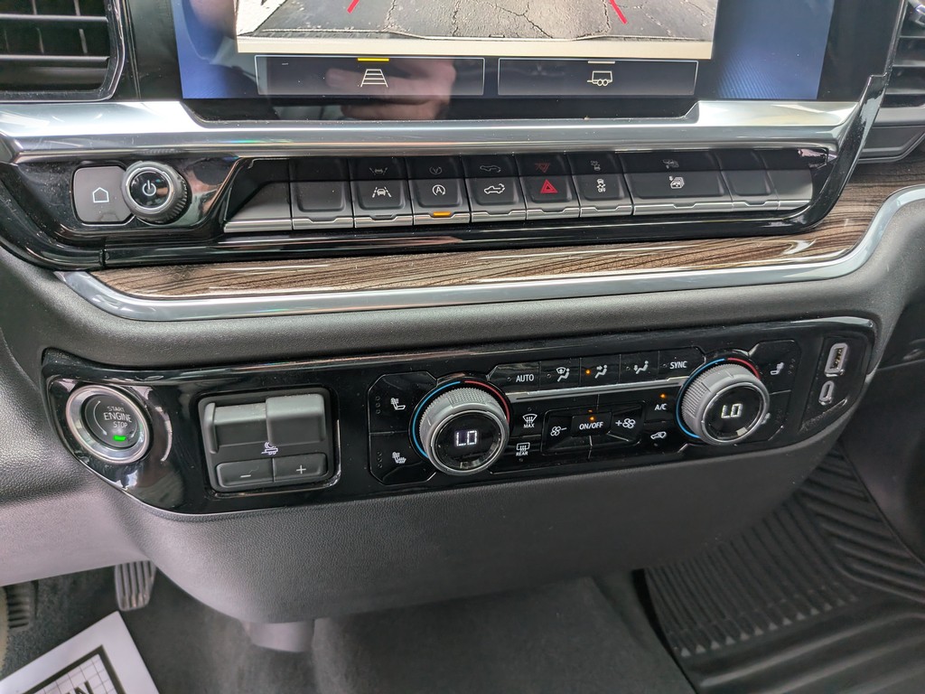 Chevrolet Silverado 1500 Vehicle Full-screen Gallery Image 19