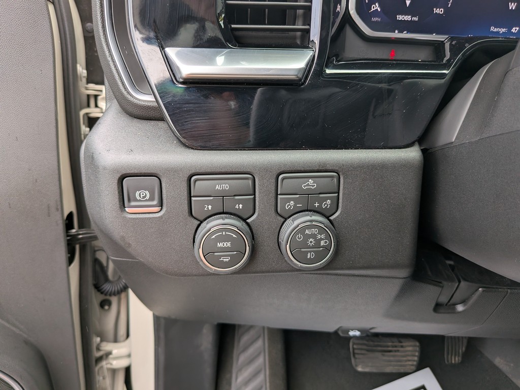 Chevrolet Silverado 1500 Vehicle Full-screen Gallery Image 21