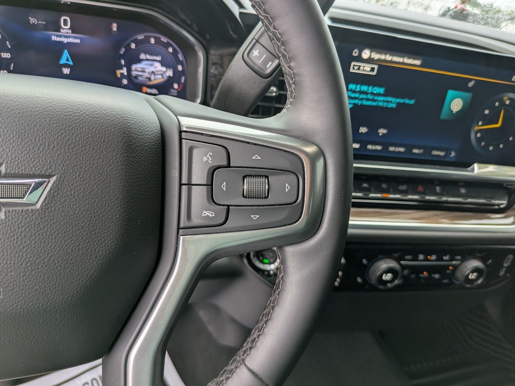 Chevrolet Silverado 1500 Vehicle Full-screen Gallery Image 24