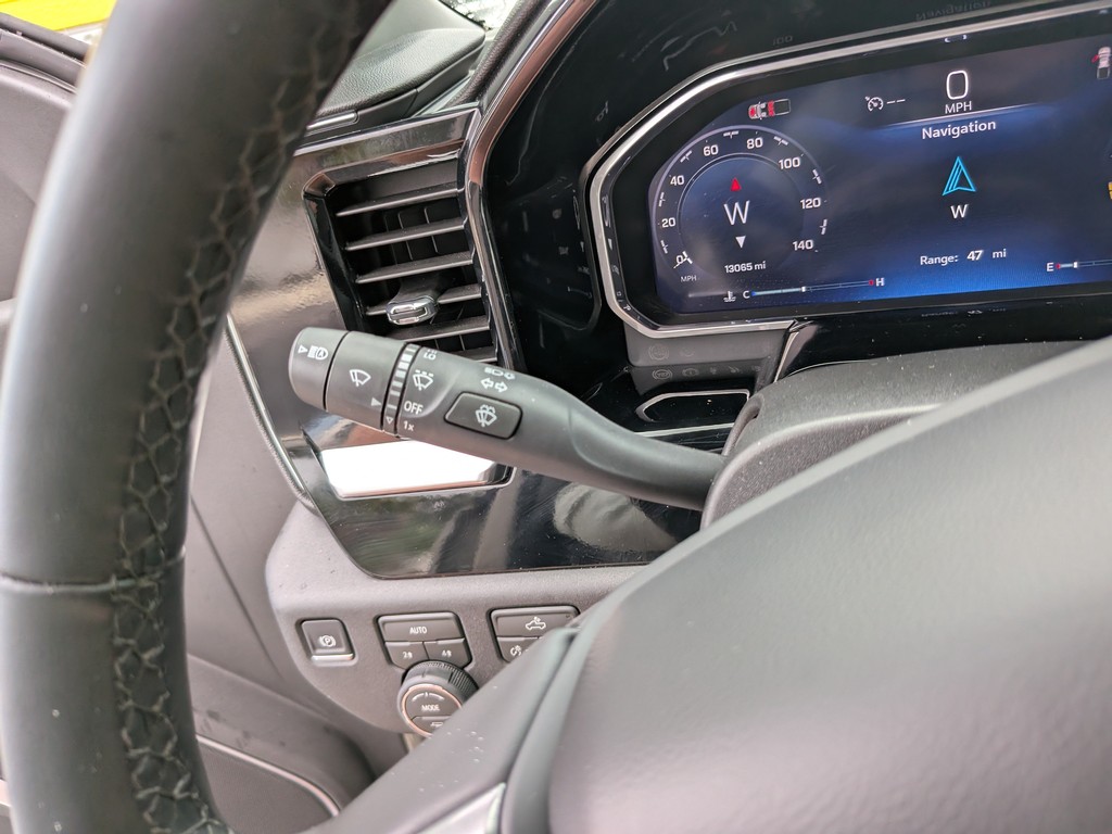 Chevrolet Silverado 1500 Vehicle Full-screen Gallery Image 25