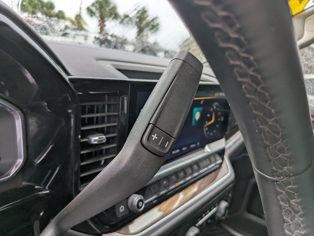 Chevrolet Silverado 1500 Vehicle Full-screen Gallery Image 26