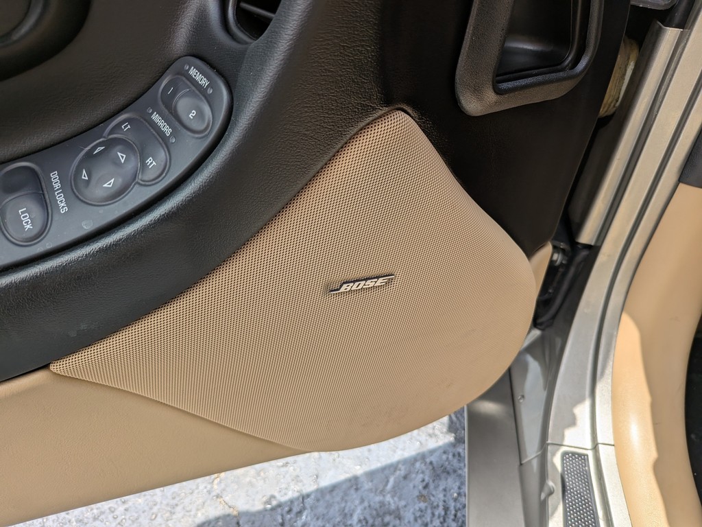Chevrolet Corvette Vehicle Full-screen Gallery Image 11