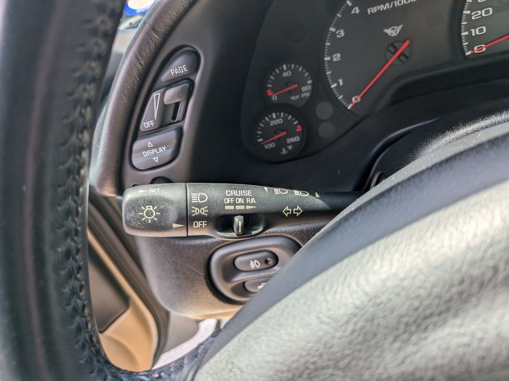 Chevrolet Corvette Vehicle Full-screen Gallery Image 18
