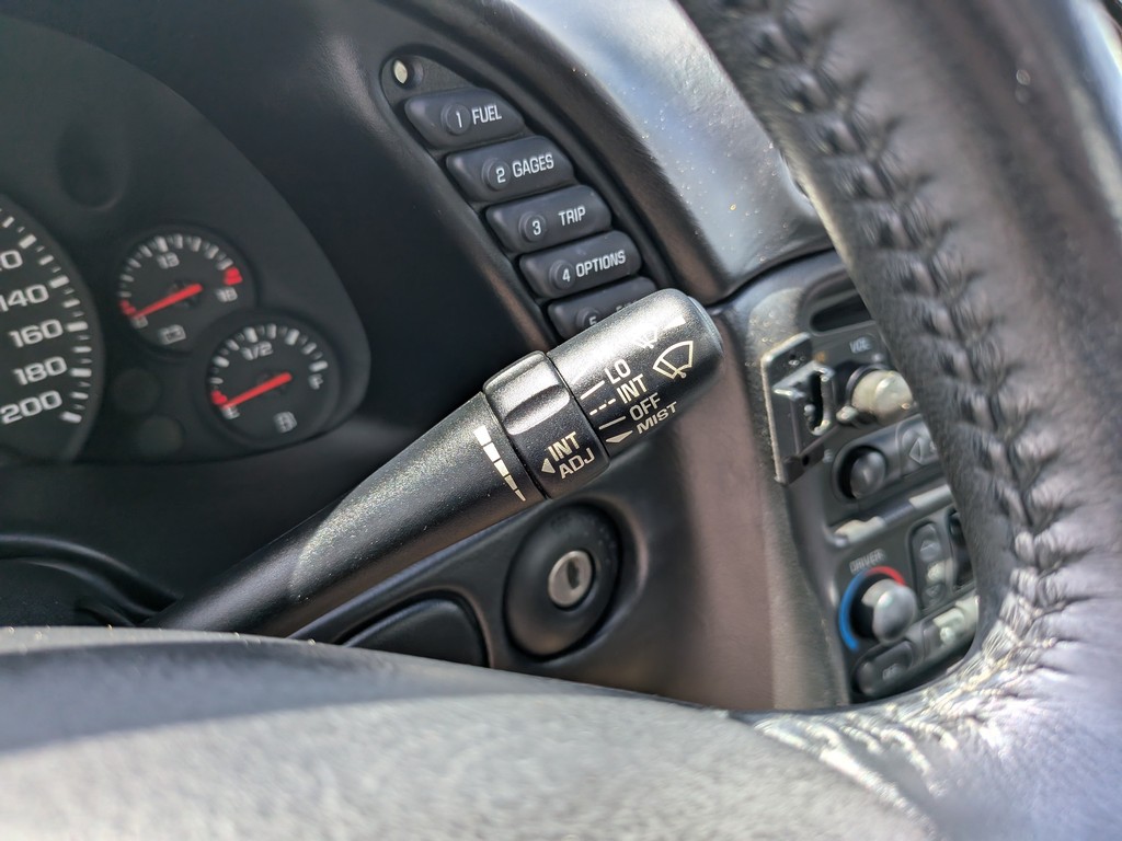 Chevrolet Corvette Vehicle Full-screen Gallery Image 19