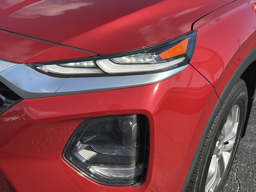 Hyundai Santa Fe Vehicle Full-screen Gallery Image 05
