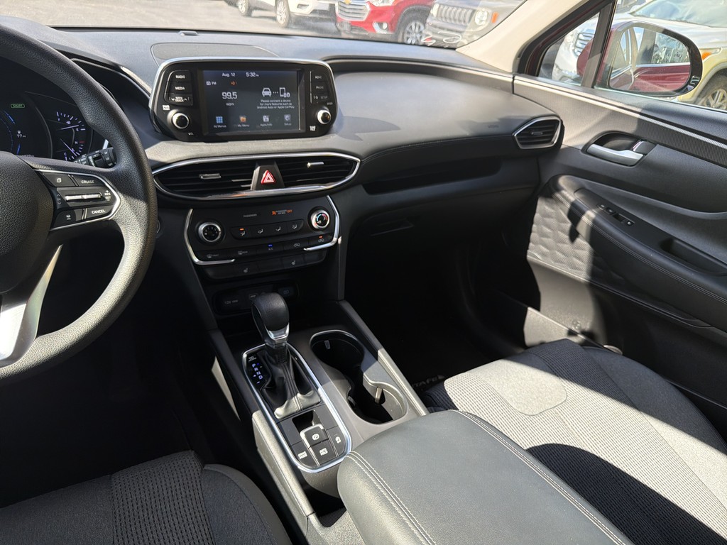Hyundai Santa Fe Vehicle Full-screen Gallery Image 12