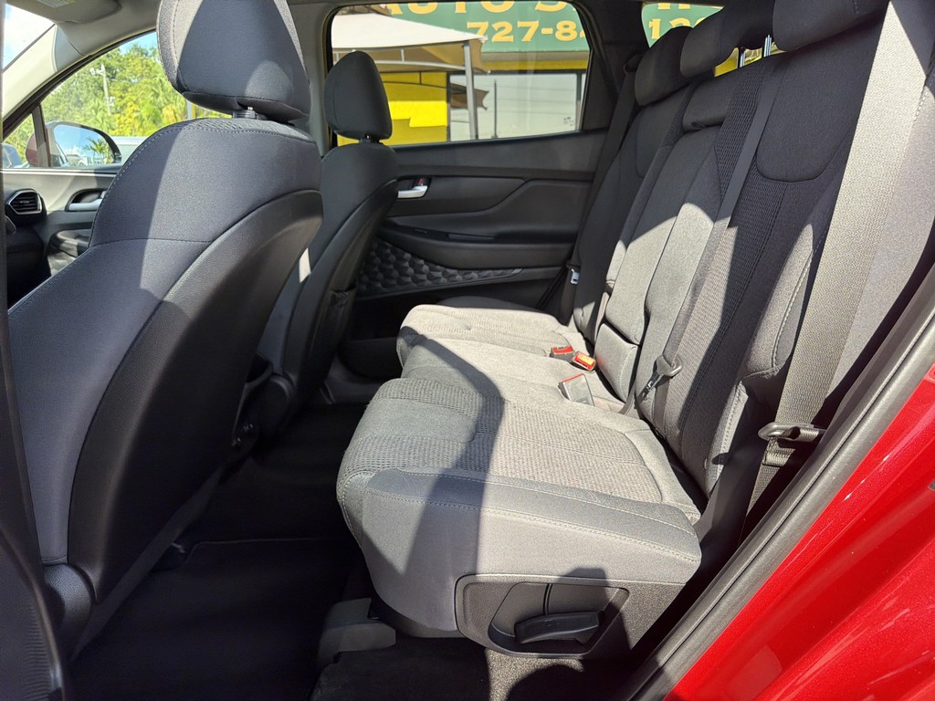 Hyundai Santa Fe Vehicle Full-screen Gallery Image 13
