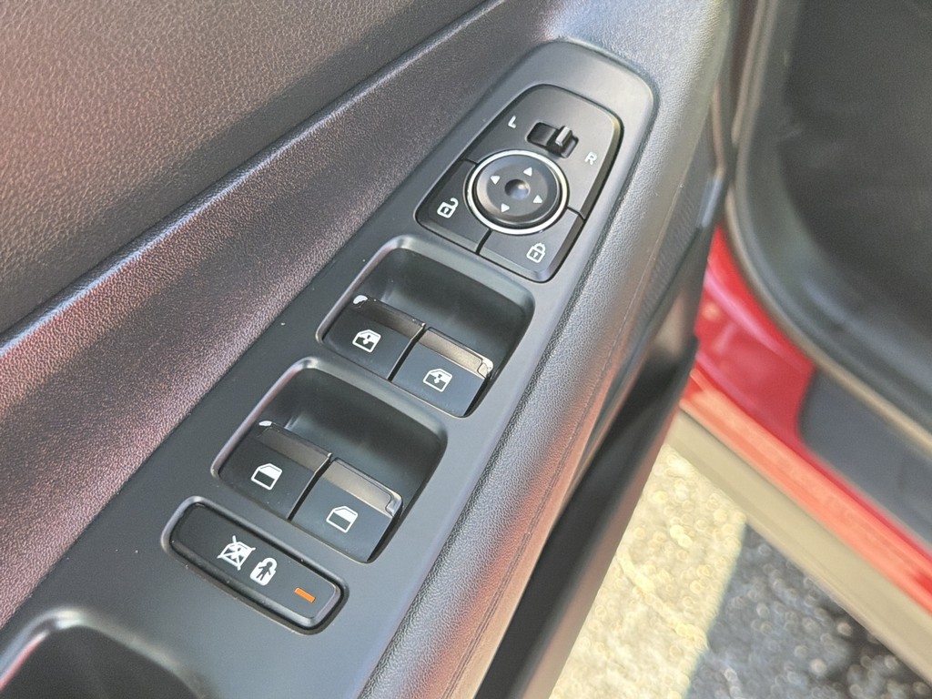 Hyundai Santa Fe Vehicle Full-screen Gallery Image 14
