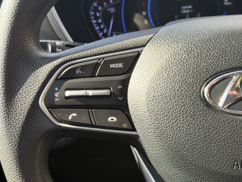 Hyundai Santa Fe Vehicle Full-screen Gallery Image 22