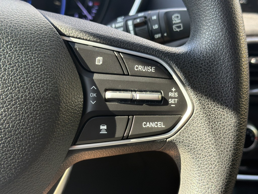 Hyundai Santa Fe Vehicle Full-screen Gallery Image 23