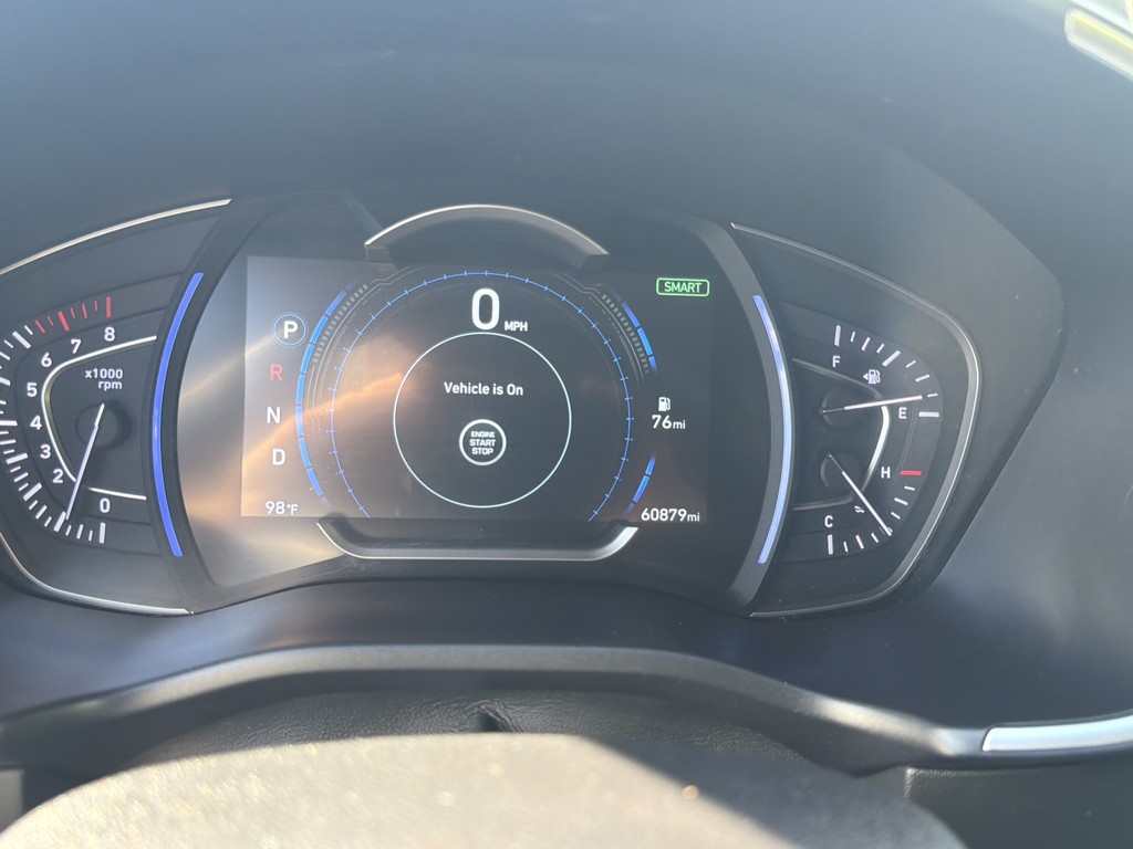 Hyundai Santa Fe Vehicle Full-screen Gallery Image 25