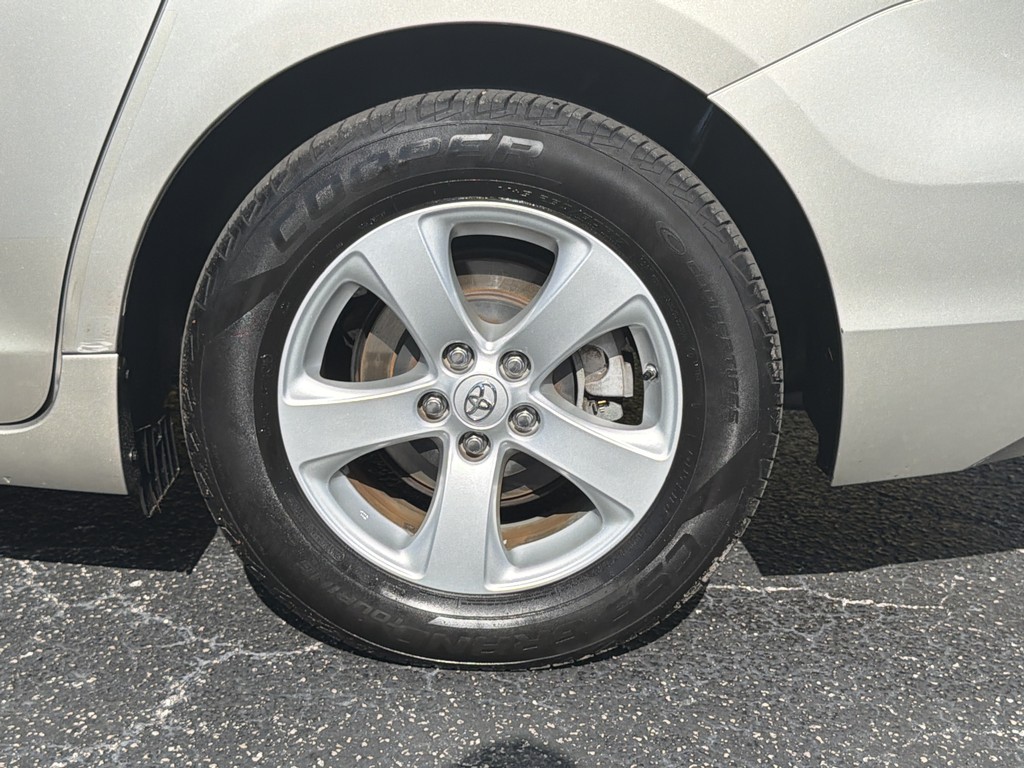 Toyota Sienna Vehicle Full-screen Gallery Image 08
