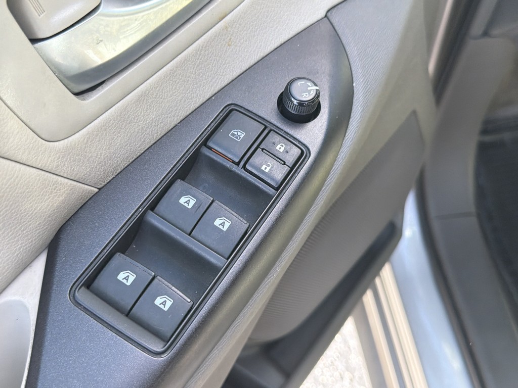 Toyota Sienna Vehicle Full-screen Gallery Image 16