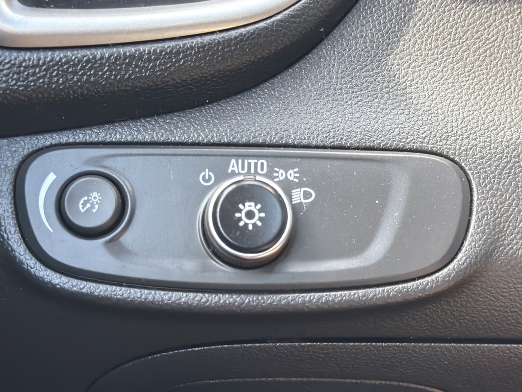 Chevrolet Trax Vehicle Full-screen Gallery Image 23