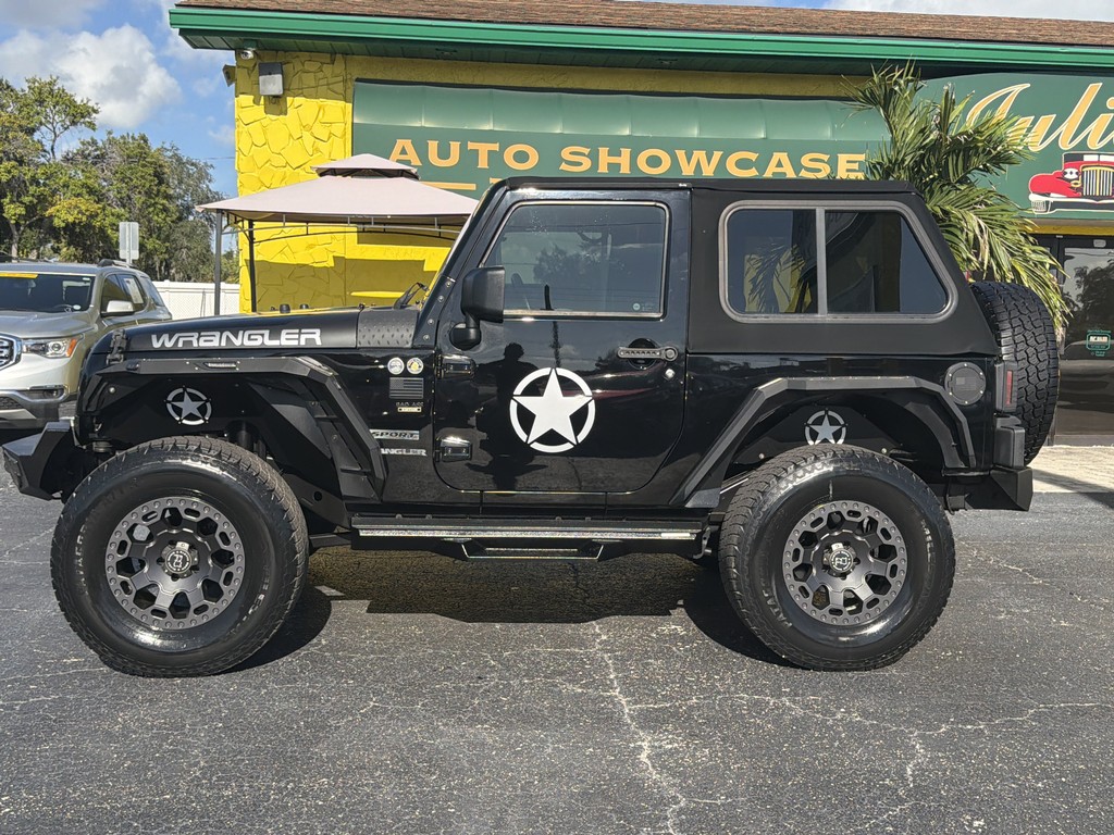 Jeep Wrangler Vehicle Full-screen Gallery Image 02