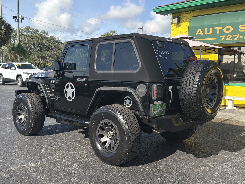 Jeep Wrangler Vehicle Full-screen Gallery Image 03
