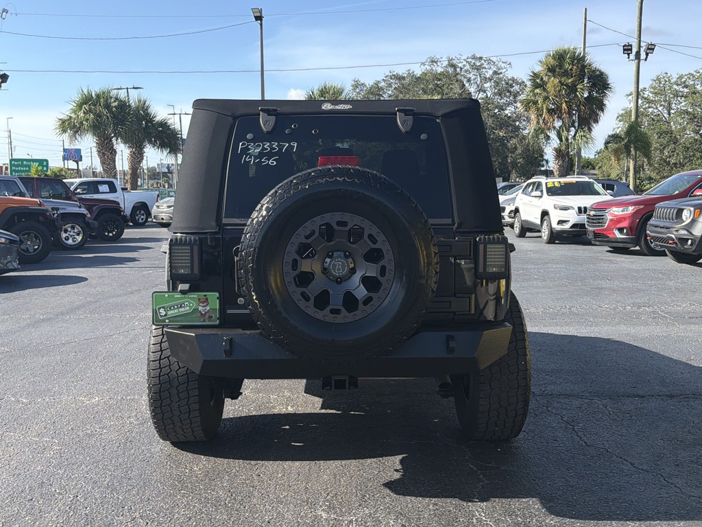 Jeep Wrangler Vehicle Full-screen Gallery Image 04