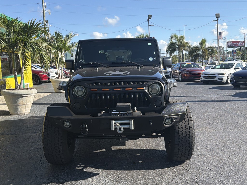 Jeep Wrangler Vehicle Full-screen Gallery Image 05