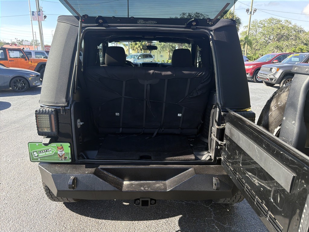 Jeep Wrangler Vehicle Full-screen Gallery Image 09