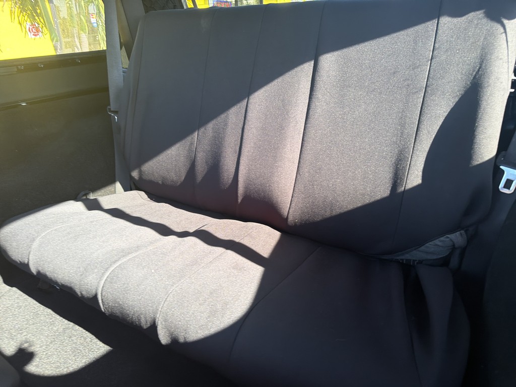 Jeep Wrangler Vehicle Full-screen Gallery Image 14