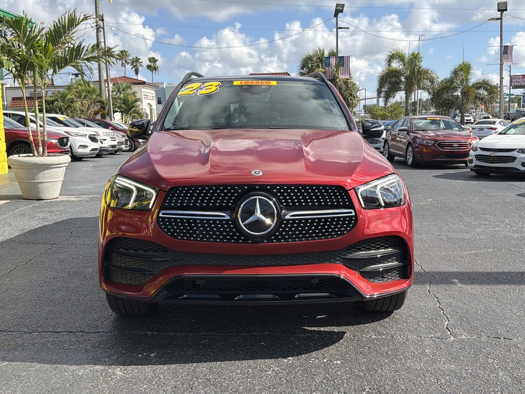 Mercedes-Benz GLE Vehicle Full-screen Gallery Image 05