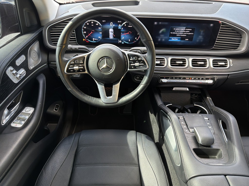 Mercedes-Benz GLE Vehicle Full-screen Gallery Image 06
