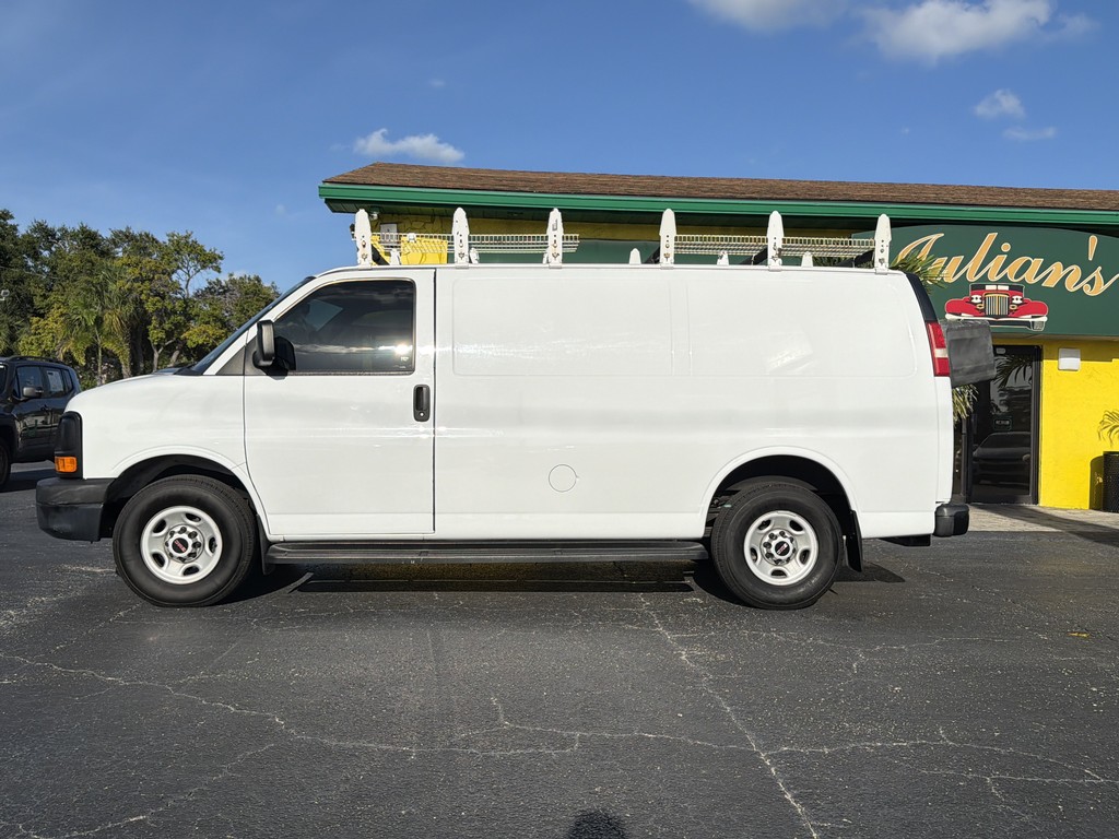 GMC Savana Cargo Van Vehicle Full-screen Gallery Image 02